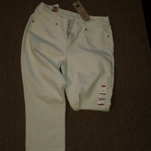 Capri's - Picture 3 of 3